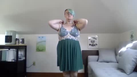 Snapshot of queerlyjaz chatting on September 28, 8:30 pm queerlyjaz online show from September 28, 8:30 pm