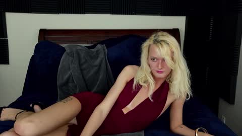 Snapshot of rachelxprice chatting on October 1, 5:19 am Rachel Price online show from October 1, 5:19 am