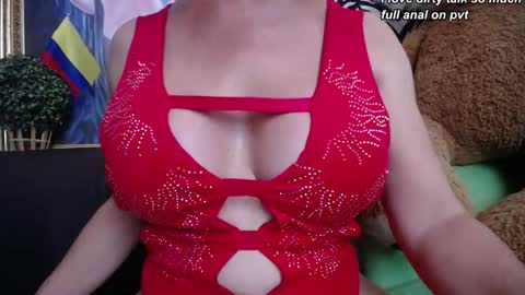 Snapshot of redroomxx chatting on October 15, 4:51 pm MIA online show from October 15, 4:51 pm