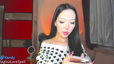 Snapshot of reginainspace chatting on January 30, 10:20 pm  Regina online show from January 30, 10:20 pm