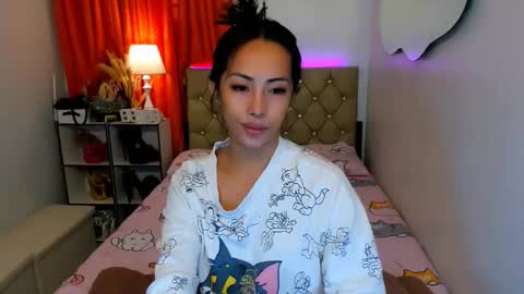 reighnempress online show from February 3, 1:19 am