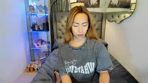 reighnempress online show from September 18, 1:33 am