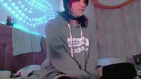 Snapshot of reiv_femboy chatting on October 15, 6:24 am reiv_femboy online show from October 15, 6:24 am