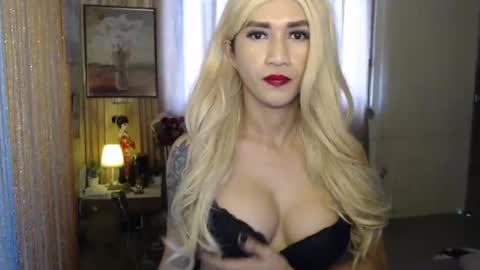 Snapshot of ricahot_babe chatting on March 12, 4:41 am ricah coronel online show from March 12, 4:41 am
