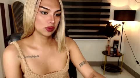 riri online show from February 7, 7:17 pm