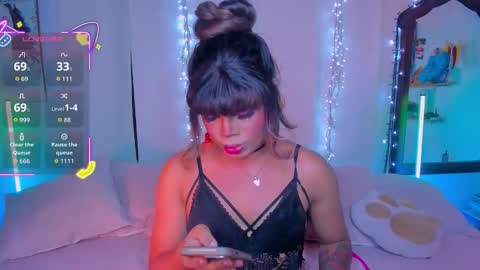 Snapshot of romirousexx chatting on October 14, 5:30 am Romi Rouse online show from October 14, 5:30 am