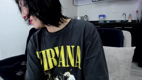 Snapshot of room312_ chatting on December 3, 6:11 pm Twelve 3 Inst Twelve 312002 Twitter Room312 2002 online show from December 3, 6:11 pm