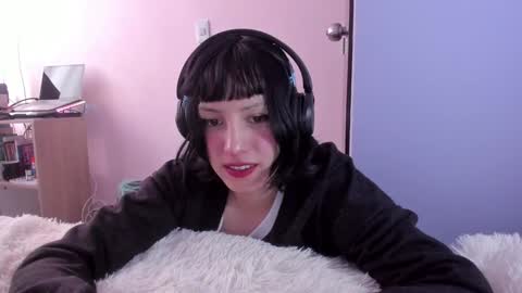 Snapshot of room312_ chatting on December 15, 9:31 pm Twelve 3 Inst Twelve 312002 Twitter Room312 2002 online show from December 15, 9:31 pm