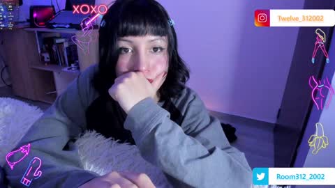 Snapshot of room312_ chatting on December 21, 11:56 pm Twelve 3 Inst Twelve 312002 Twitter Room312 2002 online show from December 21, 11:56 pm