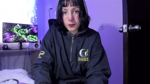 Snapshot of room312_ chatting on December 29, 10:36 pm Twelve 3 Inst Twelve 312002 Twitter Room312 2002 online show from December 29, 10:36 pm