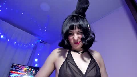 Snapshot of room312_ chatting on January 17, 12:31 am Twelve 3 Inst Twelve 312002 Twitter Room312 2002 online show from January 17, 12:31 am