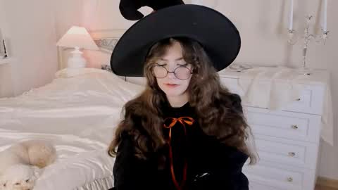 MY FANSLY  online show from October 31, 7:44 pm