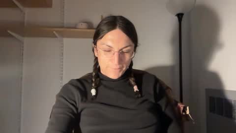 Snapshot of sadie_stars chatting on December 2, 9:45 pm Sadie online show from December 2, 9:45 pm