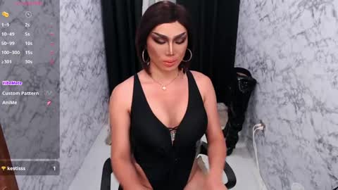 Verra Monroe online show from May 29, 10:30 pm