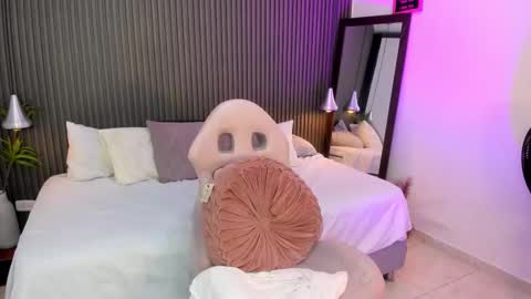 Axel online show from February 20, 6:26 am