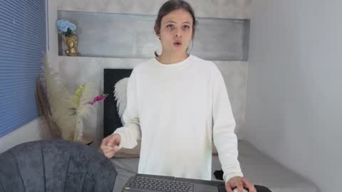 sarah online show from February 27, 4:18 am