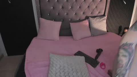 Snapshot of scarbadgirl_ chatting on October 20, 3:53 am scarbadgirl_ online show from October 20, 3:53 am