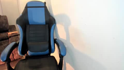 scarbadgirl_ online show from December 4, 3:43 am