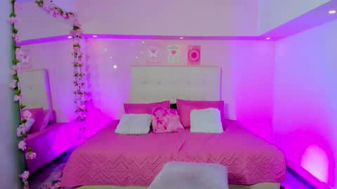 Snapshot of scarlett_dreamss7 chatting on October 18, 5:00 am Scarlett online show from October 18, 5:00 am