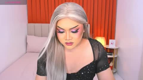 Natalie Mefford online show from March 7, 1:17 am