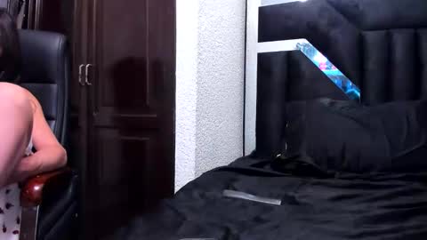 HEY GUYS KEVIAM I    MY NEW  TWITTER IS anitalautter26 imstagran  anitalautter26 officialOFanitalautter online show from January 12, 2:29 am