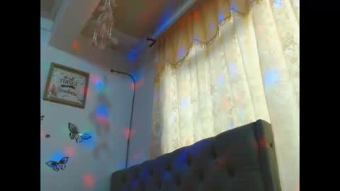 Snapshot of sexysafiravenus chatting on October 17, 6:44 pm Venus Independent Model online show from October 17, 6:44 pm