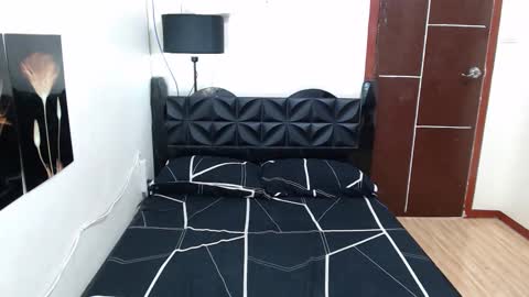 shane_018 online show from March 2, 7:15 am