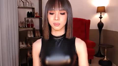 Sienna online show from November 30, 2:41 pm