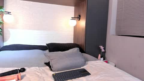 SImon Duran online show from April 8, 4:58 am