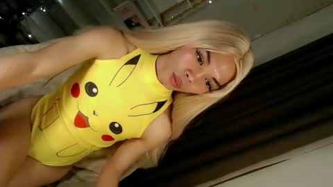 skinnytrans69 online show from March 9, 6:00 pm