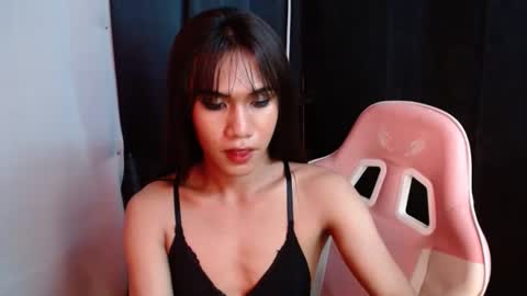 Snapshot of slutqueen_raz chatting on February 23, 1:57 am Raz online show from February 23, 1:57 am