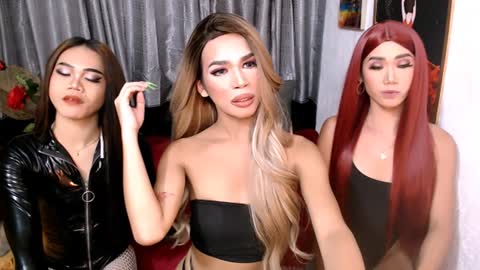 Snapshot of sluttylouise_moores chatting on December 7, 4:09 pm luiseeeeee online show from December 7, 4:09 pm