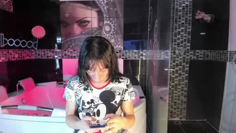 Snapshot of small_hot19 chatting on October 15, 11:10 am Small Hot19 online show from October 15, 11:10 am