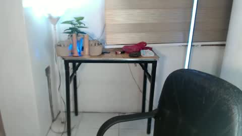 Snapshot of smokeprincess chatting on February 16, 5:48 pm Amanda online show from February 16, 5:48 pm