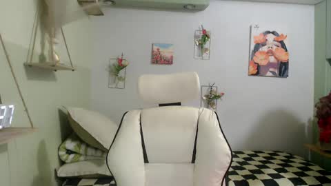 Snapshot of snow_2000 chatting on February 8, 12:17 pm snow_2000 online show from February 8, 12:17 pm