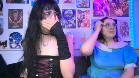 Snow and Bubble online show from October 9, 5:25 pm