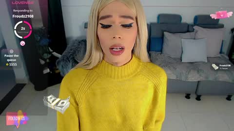 sophie_vall online show from March 30, 12:00 am