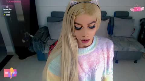 sophie_vall online show from April 1, 1:29 am