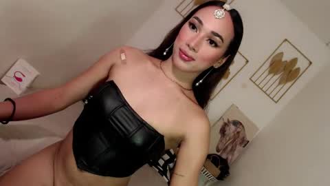 Snapshot of spicy_kinky chatting on January 22, 1:11 pm Alora online show from January 22, 1:11 pm