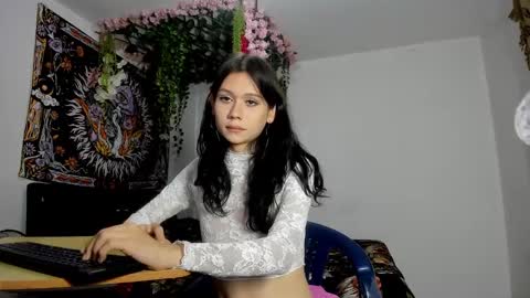 Snapshot of starmoonly chatting on February 22, 3:34 am starmoonly online show from February 22, 3:34 am
