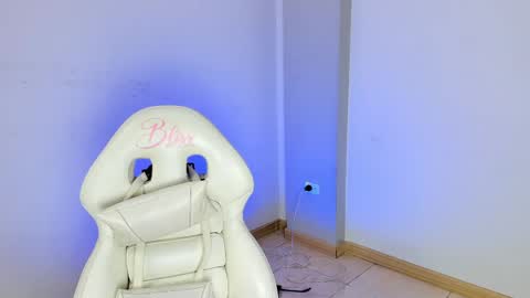 Stefany Bratz online show from April 16, 3:18 am