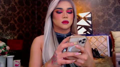 CALL ME STELLA online show from January 18, 9:25 am