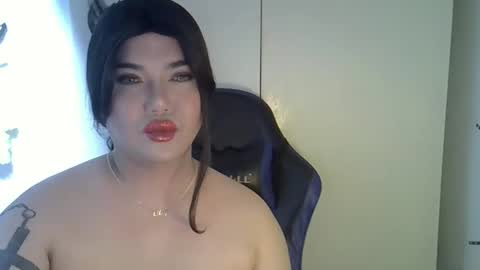 strawberrywine07 online show from April 18, 1:07 am