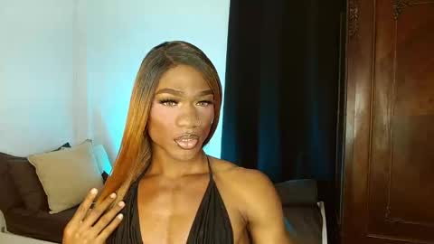 Suanny Klatten  It is my account independent  online show from December 3, 12:04 am