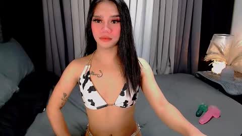 Snapshot of sweet_zoey12 chatting on October 15, 2:39 pm bea takashi online show from October 15, 2:39 pm