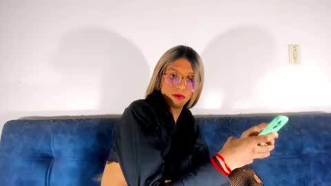 Snapshot of sweetdesaire chatting on February 17, 3:31 pm Amelia online show from February 17, 3:31 pm