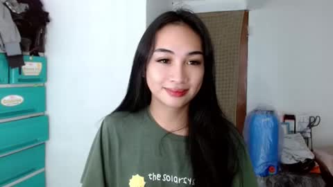 Snapshot of sweetlilly_18 chatting on December 14, 5:25 pm Lilly online show from December 14, 5:25 pm