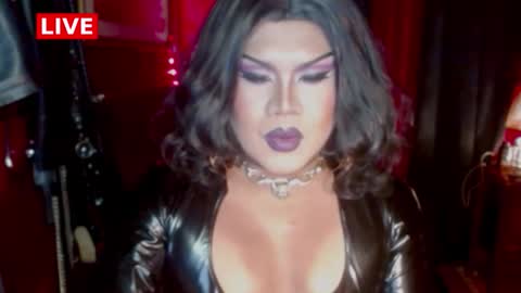 Snapshot of temptress_cocoxxx chatting on October 17, 9:07 pm Mistress Coco online show from October 17, 9:07 pm