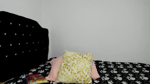 Snapshot of the_fantasy_ chatting on October 29, 12:19 am the_fantasy_ online show from October 29, 12:19 am