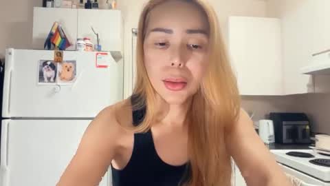 REINA online show from January 10, 5:41 pm